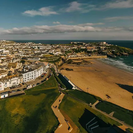 Oyo Minerva 3* New Quay