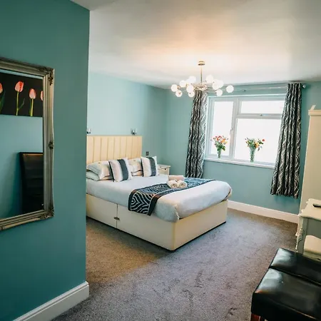 Oyo Minerva Hotel New Quay