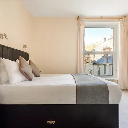 Hotel Oyo Minerva 3*