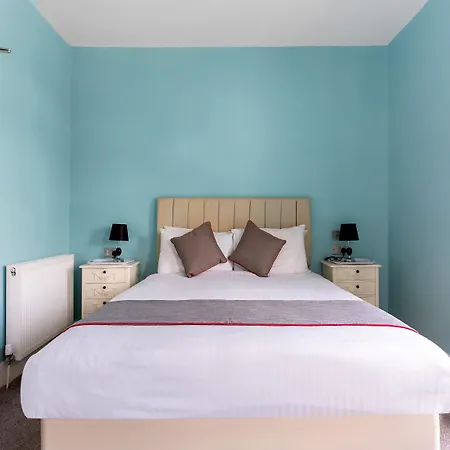 Oyo Minerva Hotel New Quay
