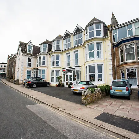 Hotel Oyo Minerva New Quay