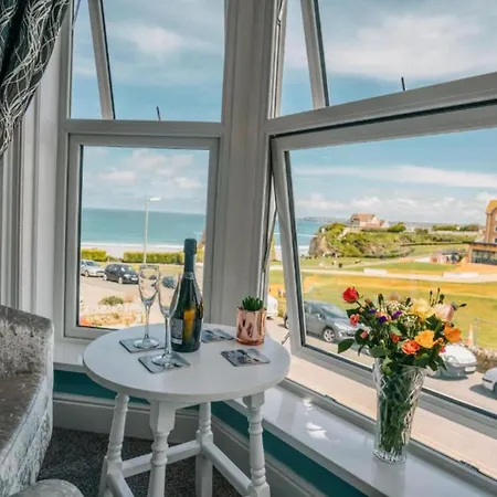 Oyo Minerva Hotel New Quay