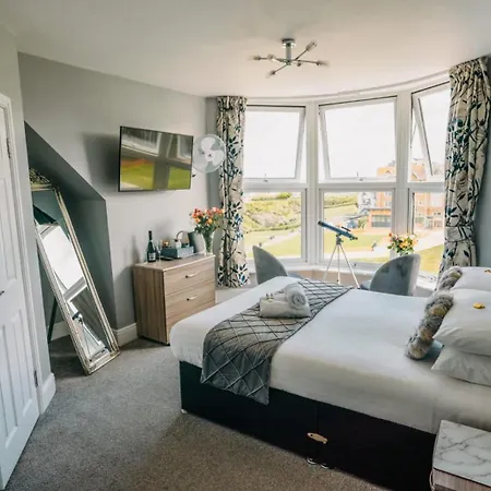 Oyo Minerva 3* New Quay