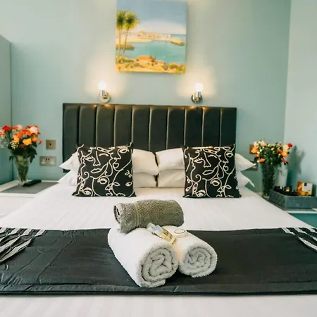Oyo Minerva Hotel New Quay