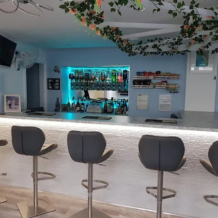 Oyo Minerva 3* Newquay (Cornwall)