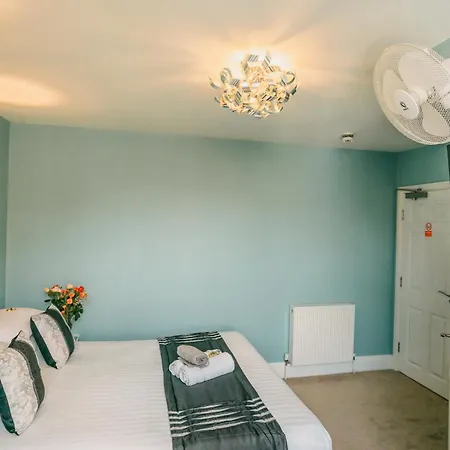 Oyo Minerva Hotel New Quay